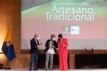 Homenaje del Cabildo a las caladoras grancanarias/TA.